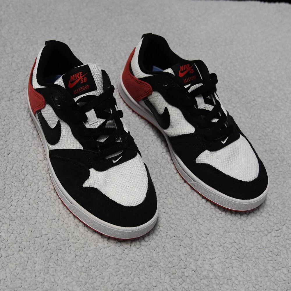 Nike Alleyoop SB White University Red sneakers in size M5.5 / W7